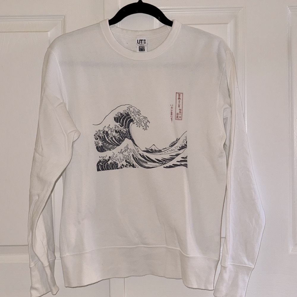 NWOT Uniqlo Japanese Hokusai Blue Kanagawa Wave White Sweatshirt Sweater